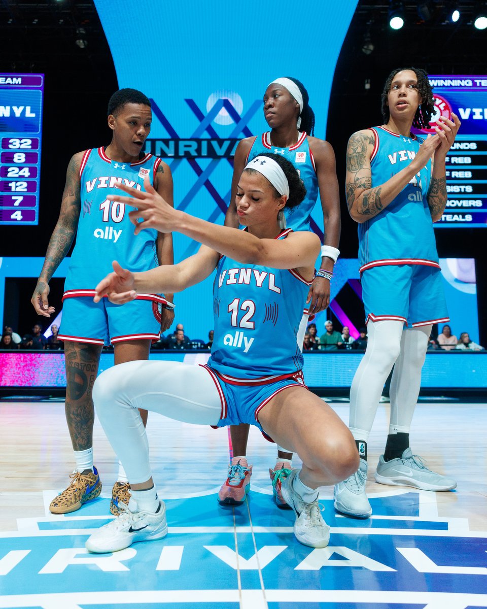 Unrivaledwbb's tweet image. So many moods in one pic 😂