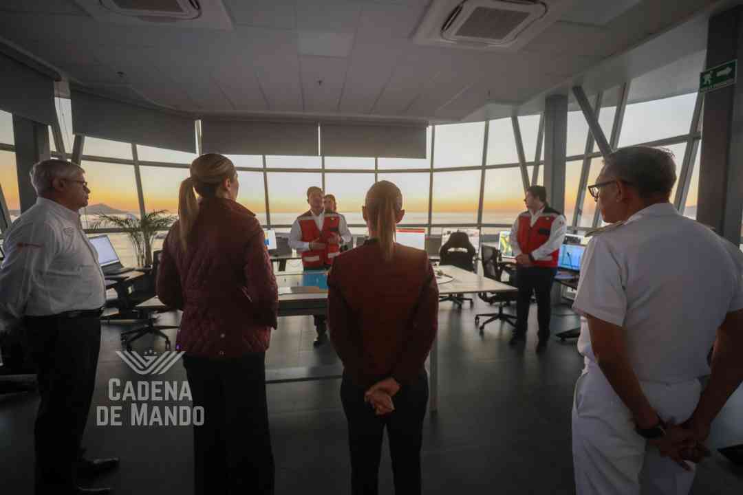 cadenademando's tweet photo. 🚨 #LIDERAZGO PORTUARIO EN EL PACÍFICO. La Presidenta Claudia Sheinbaum y el Almirante Secretario de Marina inauguran el Centro de Control de Tráfico Marítimo en Ensenada, la torre más #alta de su tipo en #Latinoamérica. ⚓🇲🇽
👉https://t.co/dYlLnsOs3O https://t.co/31kqlZKXQu
