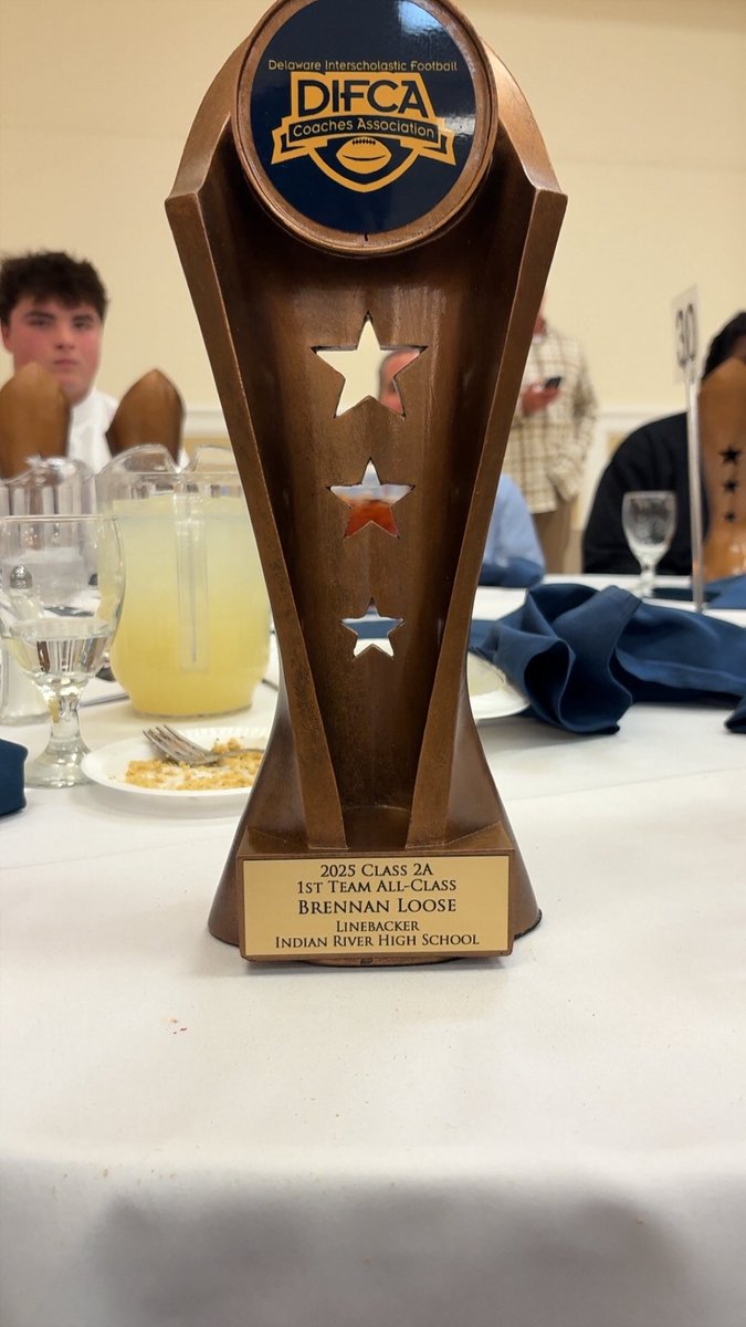brennanloose_09's tweet photo. Had a great time at the All-State banquet tonight being honored for the second year in a row as first team LB! @DIAA_Delaware @Rocco_DiMeco @Phillip65773 @xrperry1 @Coach_Hatcher20 @Coach_JoeBowen #DelawareFB #LinebackerU https://t.co/FF8ZtApr4N