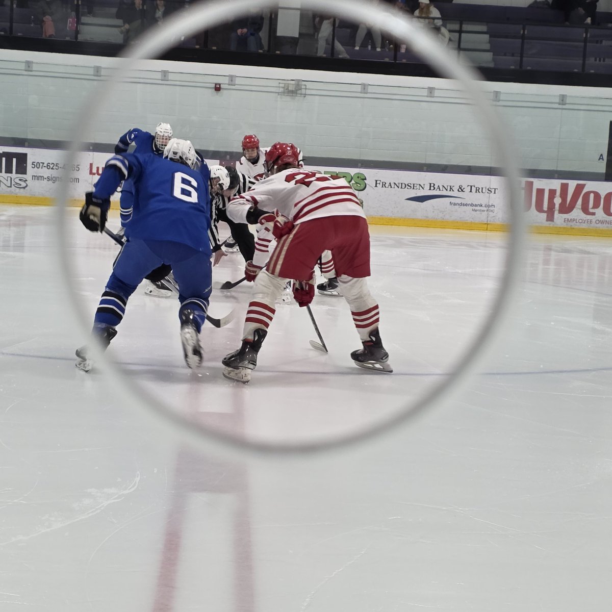 julioscores's tweet photo. Obligatory #GlassHole puck drop @scarlet_hockey vs @MNRiverBulldogs https://t.co/rT7eM9HKMA