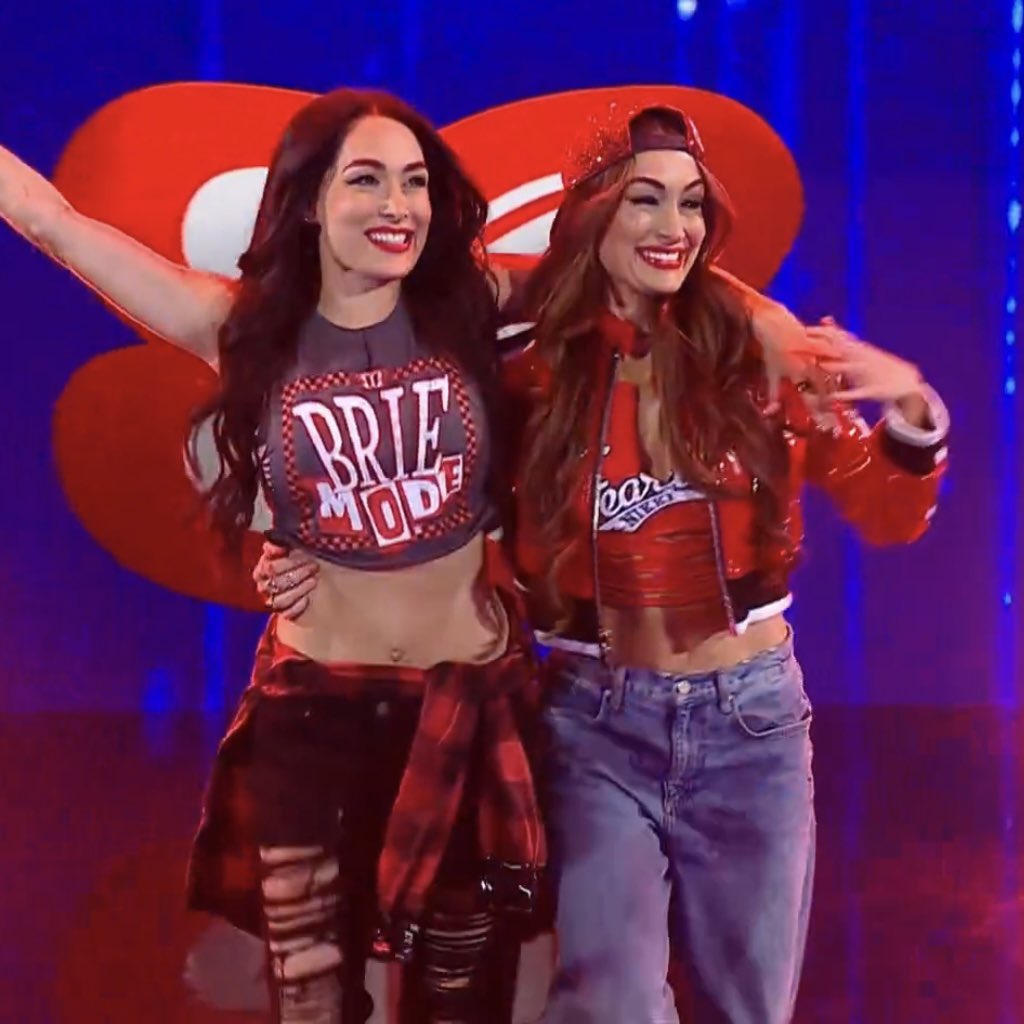 ༉‧₊˚. chrissy. tweet media