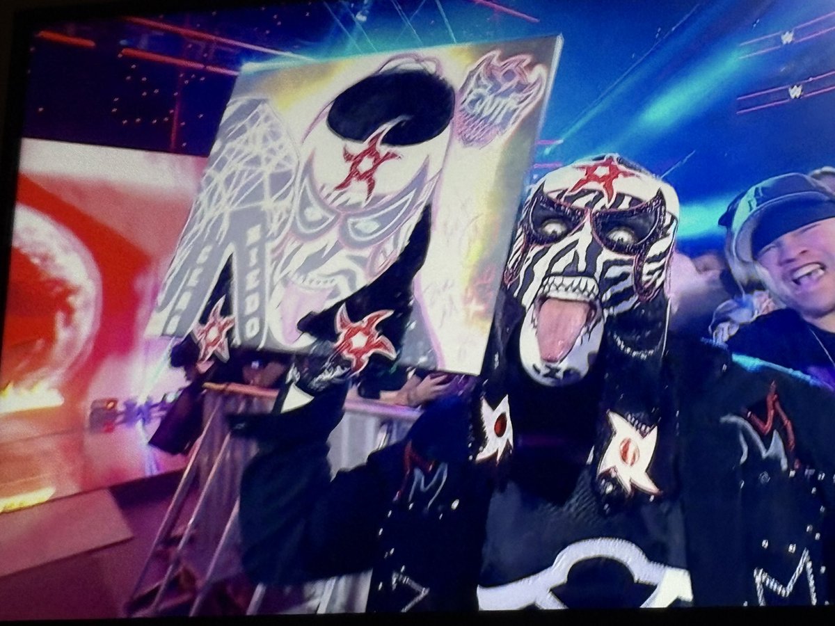 darkpent4's tweet photo. PENTAAAAA
#WWERaw https://t.co/mJySHUEq7q
