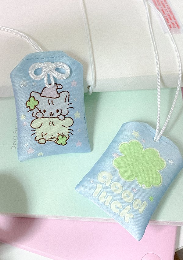 안녕하세요 잃어버린 오마모리를 찾습니다 (상품 사진은 퍼왔어요)
안에 조개껍데기와 하얀리본이 들어있어요
리본은 할아버지를 보내드리며 받은 거예요

1/18(일) 합정~상수역 인근 또는 바다의 편지 생카에서 사라진 것 같습니다
혹시 습득하신 분 계실까 글 올립니다🥹