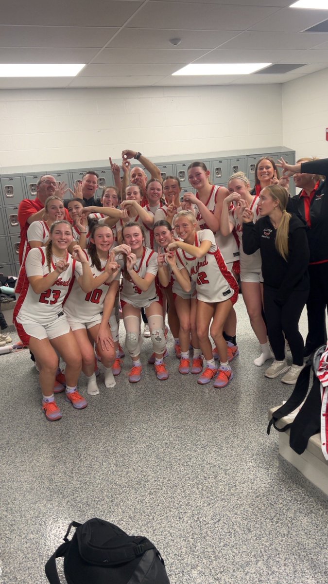 GirlsBkb's tweet image. This team is all guts and heart! Huge win on the road over Winton Woods to improve to 18-1 and have won 15 games in a row!  @gabbyhoops32 led the way with 16 points, @@26rachelmorgan  14 pts and 7 reb, @Kylie_perone44 had 12 pts &amp;amp; 7 reb, and @MikaylaHoops13 had 9 points &amp;amp;5 steals