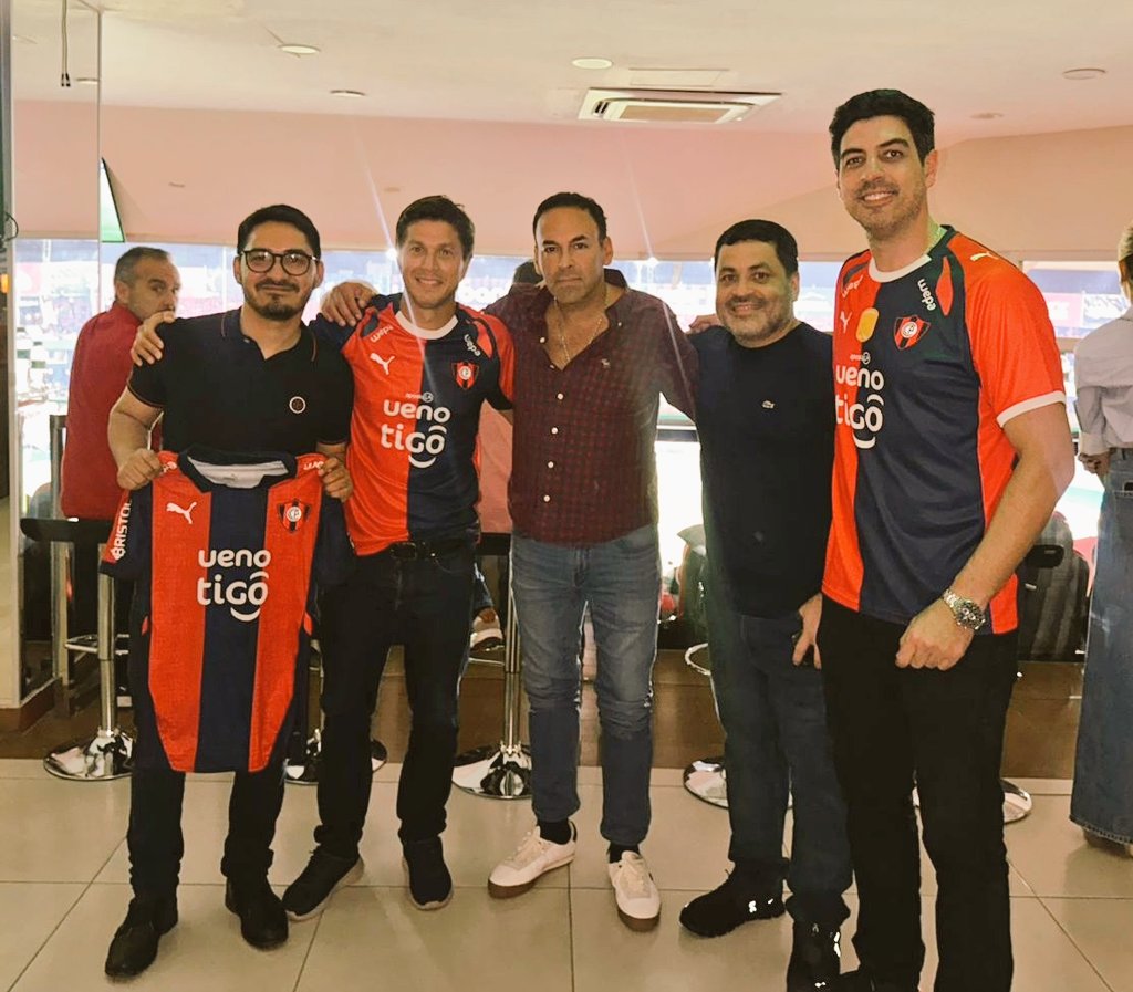 Pasamos a saludar y a felicitar al  Nuevo Presidente de <a href="/CCP1912oficial/">Club Cerro Porteño</a> <a href="/blasreguera/">Blas Reguera</a> porque el respeto y la pasión van más allá de nombres y cargos, Cerro es la grandeza de su gente 👊🏼💙❤️ <a href="/carlitosrejala/">Carlitos Rejala</a>