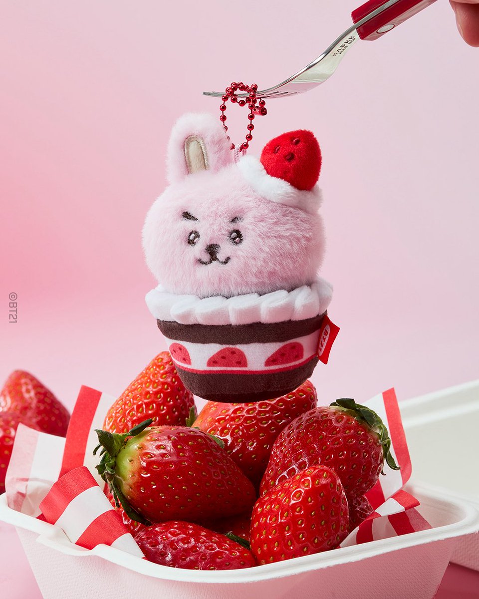 LINEFRIENDSinfo's tweet photo. 짠 ✨ 주문하신 BT21 딸기 타르트 나왔습니다 🍓
다른 메뉴들도 하나씩 맛보고 가세요!

BT21 STRAWBERRY PARTY

📍라인프렌즈 온오프라인 스토어
🔗 https://t.co/ECSi87s2Fl https://t.co/qDTzSKtSlp