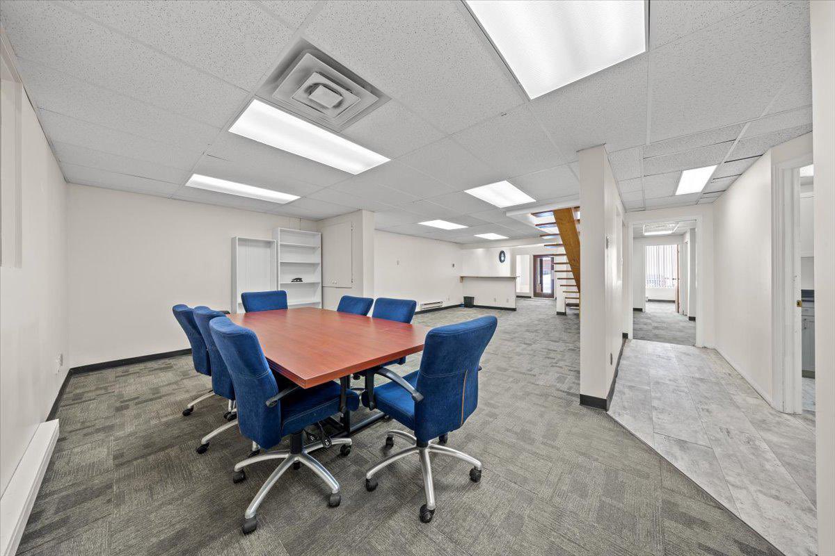 😎 Coolest commerical condo we’ve lived so far | Dynamic &amp; Eclectic office / warehouse / garage space | 📍77 Auriga dr suite 18 | 6500/month 💵 | 7 parking spots! 🚙🚕🏎️🚘🚖🚙
.
#raymondchinrealestate #ottawa #ottawarealestate  #commercialspace #ottawa #ottawalife