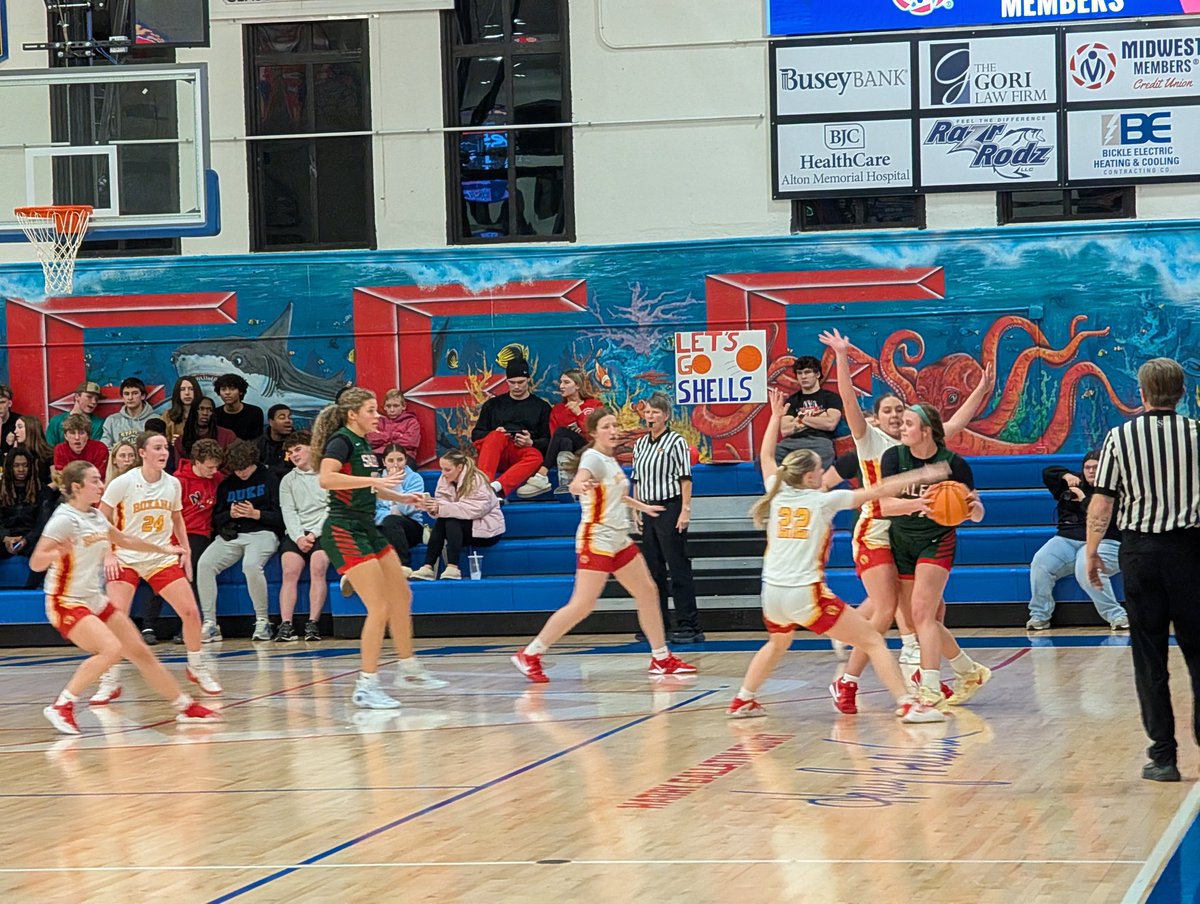 AMiller31's tweet photo. Sr. Night in #ShellCountry and the @RHS_Shells lead Salem 21-18 at the half in Cahokia Conference girls basketball action. 

@daisy_d42 has 13 to lead all scorers. 

@STLhssports @1071TheBigZ @SoWestILHSSport https://t.co/ZOvcdeLbvr