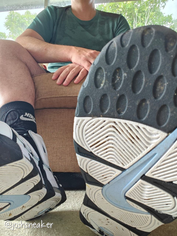 I went to lunch this afternoon and next thing I see you looking up at my soles... you know the drill! 😀