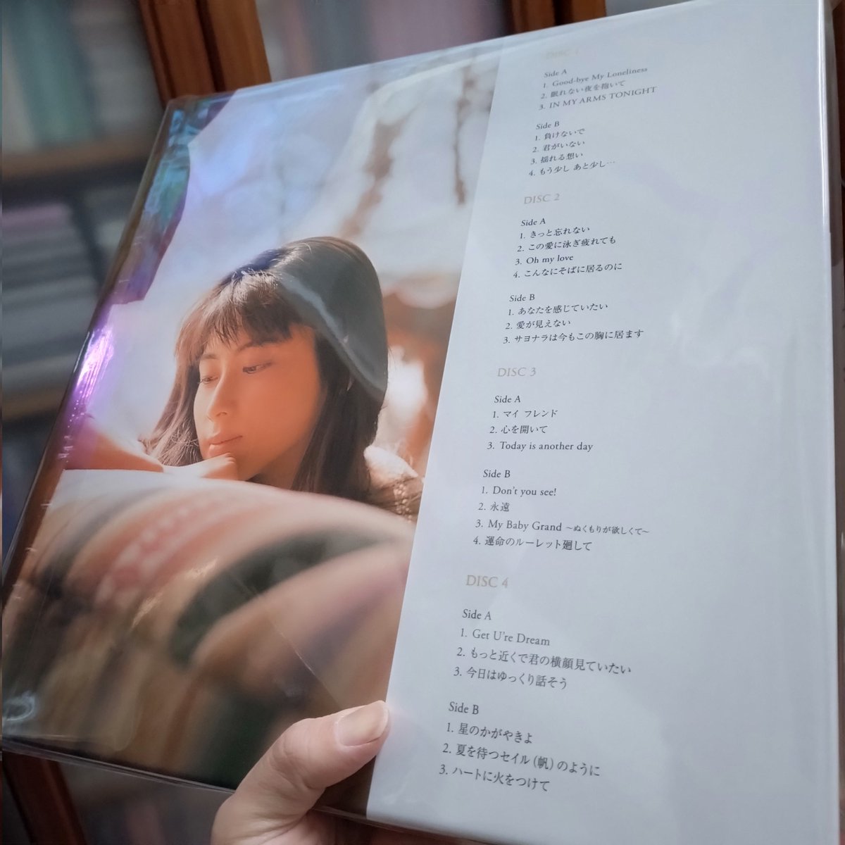 アナログ買うついでに、持ってなかったZARD GRAPHICSという本も一緒に