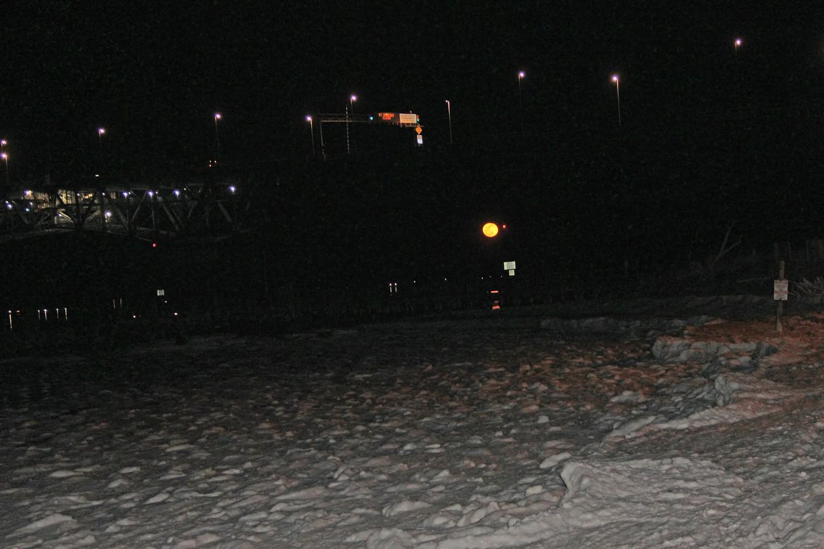 Moon rising over York River. <a href="/virginianpilot/">The Virginian-Pilot</a> <a href="/GloMtwsGJ/">Gazette-Journal</a> <a href="/VLMuseum/">Virginia Living Museum</a> <a href="/13NewsNow/">13News Now</a>