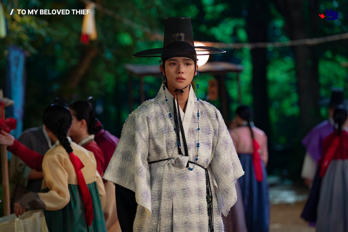 studiodragonKR's tweet image. Souls switch again in a split-second crisis. What’s next for this couple?
New episodes of #ToMyBelovedThief every weekend on #Viki🏮✨