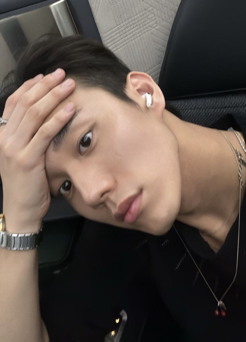 devotiones's tweet image. ㅤㅤㅤㅤㅤㅤㅤㅤㅤ
   ⠀ ⠀   ⠀    Get to know me.
⠀ 
⠀ —⠀ Name : Thomas 
⠀ —⠀ Height : 1,86
⠀ —⠀ Sign : Touro
⠀ —⠀ Age : 23
⠀ —⠀ Status : no whats é “Ensônha”
⠀ —⠀ Favorite Season : frio 
⠀ —⠀ Favorite Color : cinza

⠀ ⠀⠀ ㅤㅤㅤㅤ