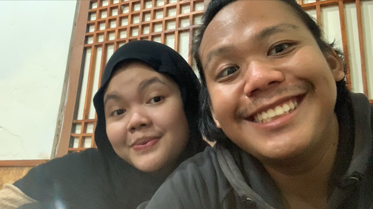 Pasangan serius <a href="/MrBobSuperSeru/">Mr.Bob Kampung Inggris</a>