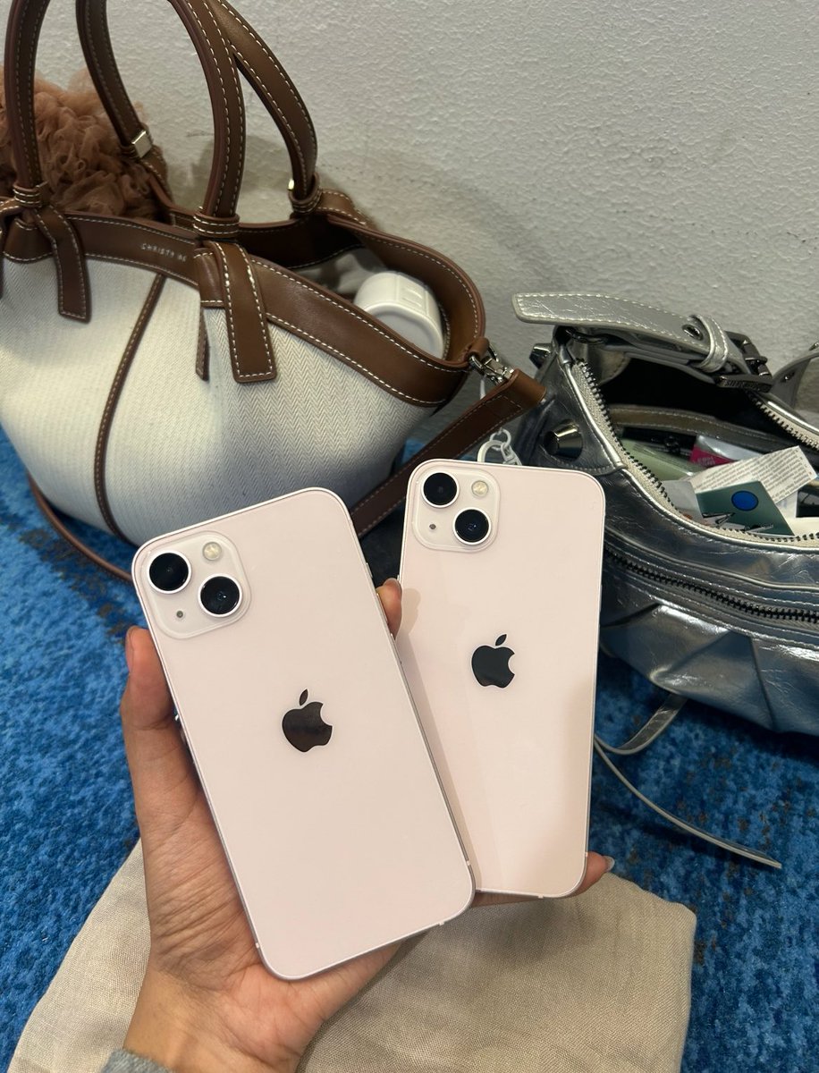 Buat siapapun warga surabaya yang nemu paket aku jatuh, isinya dua hp. Ada invoice nama aku juga semoga hpnya di balikin pemiliknya. Disini kurir siap ganti sih cuma kasian juga 🥹🥹