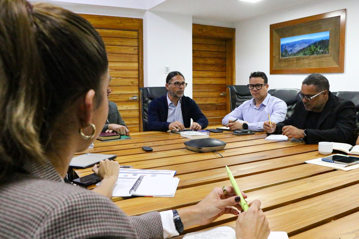 MinecOficial's tweet photo. Estamos trabajando en nuevas propuestas y una cultura ambiental que promueva prácticas positivas. ¡Pronto tendremos buenas noticias para la economía circular y los emprendimientos que apuestan por el planeta!

¡Estén atentos! https://t.co/ApOuE8s0MH