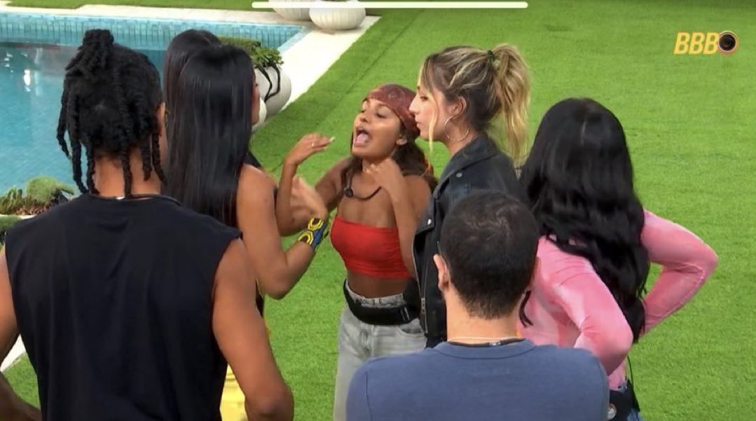 updatecultura's tweet photo. a Gabi peitando 5 PESSOAS SOZINHA! #BBB26 https://t.co/lupoPhIbMm
