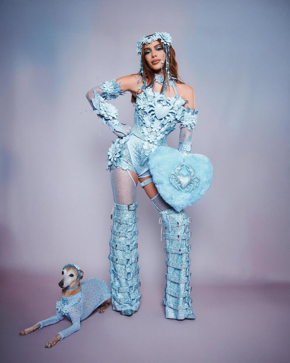 RepublicRecords's tweet photo. the zodiac queen served look after look 😍 what was your favorite ensaios da anitta performance? https://t.co/dFwLfadZE9
