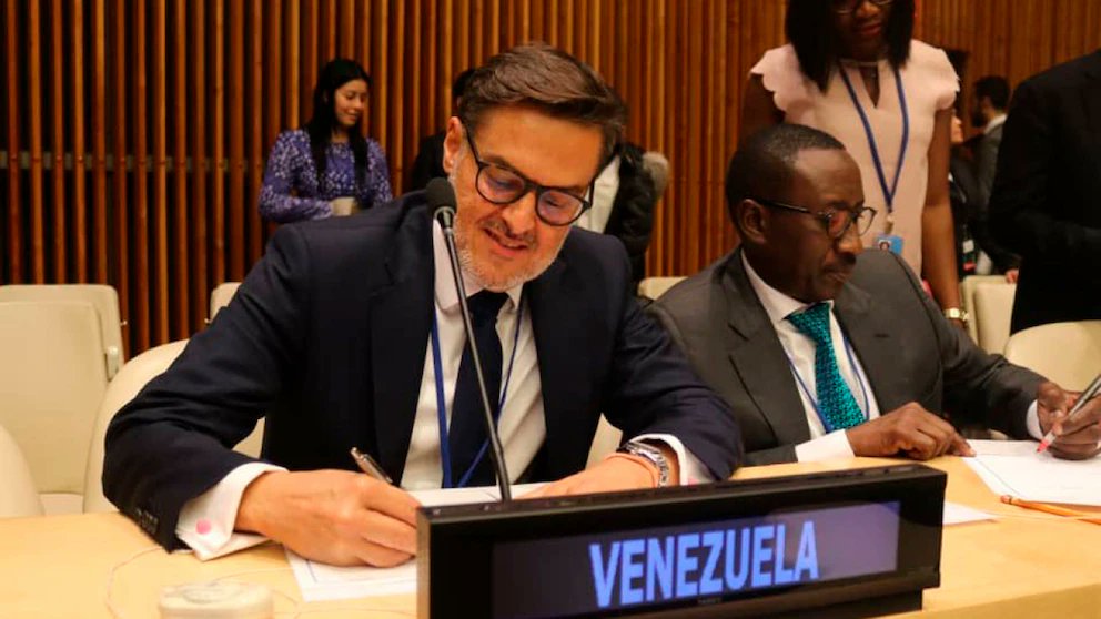 Laura Dogu llegó a Miraflores y Venezuela nombra a Félix Plasencia como embajador en EEUU +Video acortar.link/ownnd2