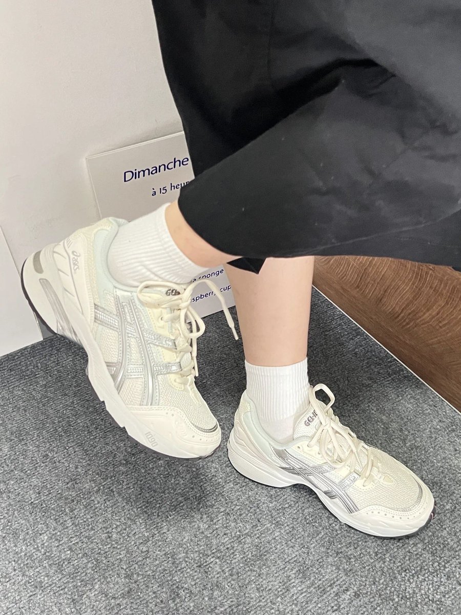 merryxthingsss's tweet photo. พรี＊โปรรองเท้า Asics Gel-1090 𖦹 
จากช็อปจีน official💯 รอบนี้มาแล้วค่า 
🫶🏻 (2,750-2,790฿) มัดจำ 1,700 ส่งฟรี✨
ไซส์ใหญ่เหลือไม่เยอะมากน้า

order via dm
#asics #พรีรองเท้า #พรีasics #asicsgel1090 https://t.co/nr97ydZHFW