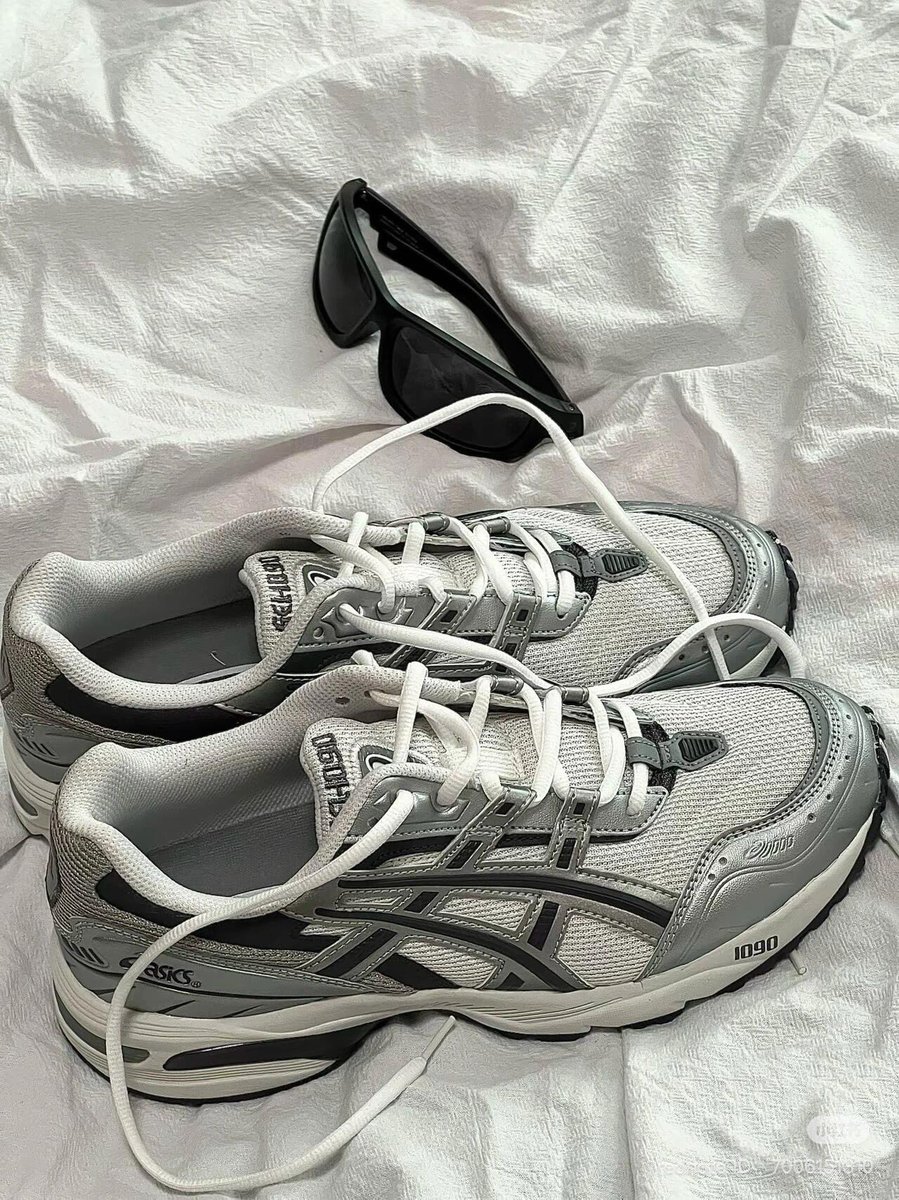 merryxthingsss's tweet photo. พรี＊โปรรองเท้า Asics Gel-1090 𖦹 
จากช็อปจีน official💯 รอบนี้มาแล้วค่า 
🫶🏻 (2,750-2,790฿) มัดจำ 1,700 ส่งฟรี✨
ไซส์ใหญ่เหลือไม่เยอะมากน้า

order via dm
#asics #พรีรองเท้า #พรีasics #asicsgel1090 https://t.co/nr97ydZHFW