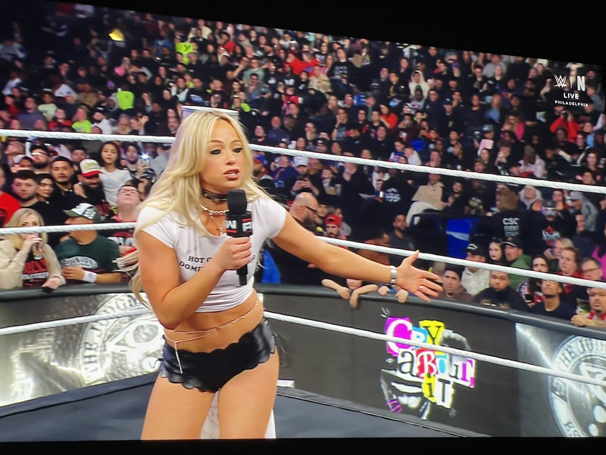 She on another level tonight. Hot dang 🥵 #WWERaw