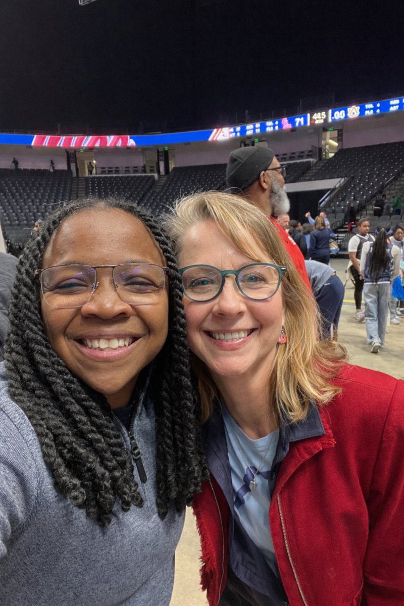 jamievgoff's tweet photo. @YolettMcCuin Was soooo disappointed that I had to work on Friday!!! And soooo excited to get to come tonight and meet you!!!  Thank you for being a LIGHT!  #HottyToddy !! 💙❤️ https://t.co/yyvTVJx2RZ