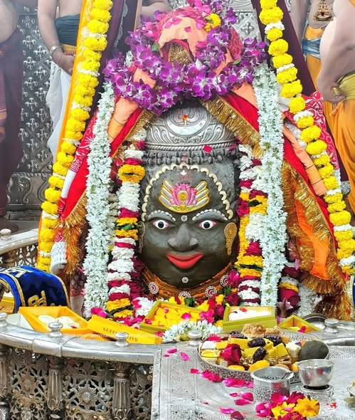 KDevi61204573's tweet photo. 🙏🌹*Jai Shree Mahakal*🌹🙏
*श्री महाकालेश्वर ज्योतिर्लिंग का भस्म आरती शृंगार दर्शन*
*03-02-2026 कण-कण में महादेव* https://t.co/X1HDDreuNh