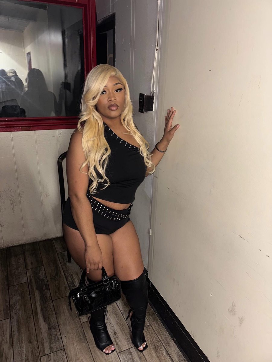 JustShauna_'s tweet photo. u so muthaaafckinnnn sexyyy mommmmiiiiiii🫦 https://t.co/SlRE0wHrP2