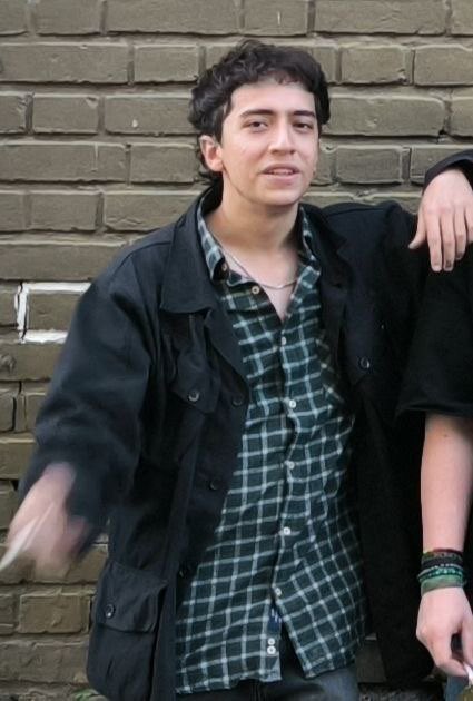 anjmotahed's tweet image. ⭕️ سهند طاهری بازداشت شد

🔻 سهند طاهری، دانشجوی رشته گرافیک ورودی ۱۴۰۲ دانشگاه هنر تبریز، که پیش‌تر نیز بازداشت و سپس آزاد شده بود، بار دیگر بازداشت شده است.

🔻 با گذشت چندین روز از بازداشت، هیچ اطلاعاتی درباره زمان و محل دستگیری، نهاد بازداشت‌کننده، محل نگهداری و وضعیت جسمانی