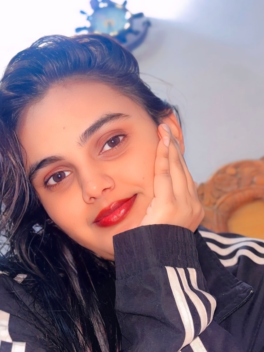 मेरे सपनो मे आकर मुझे यू ना सताया करो कभी हकीकत में भी आया करो