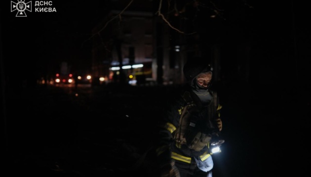 UKRINFORM's tweet image. У Києві вже пʼятеро постраждалих внаслідок російської атаки
ukrinform.ua/rubric-regions…