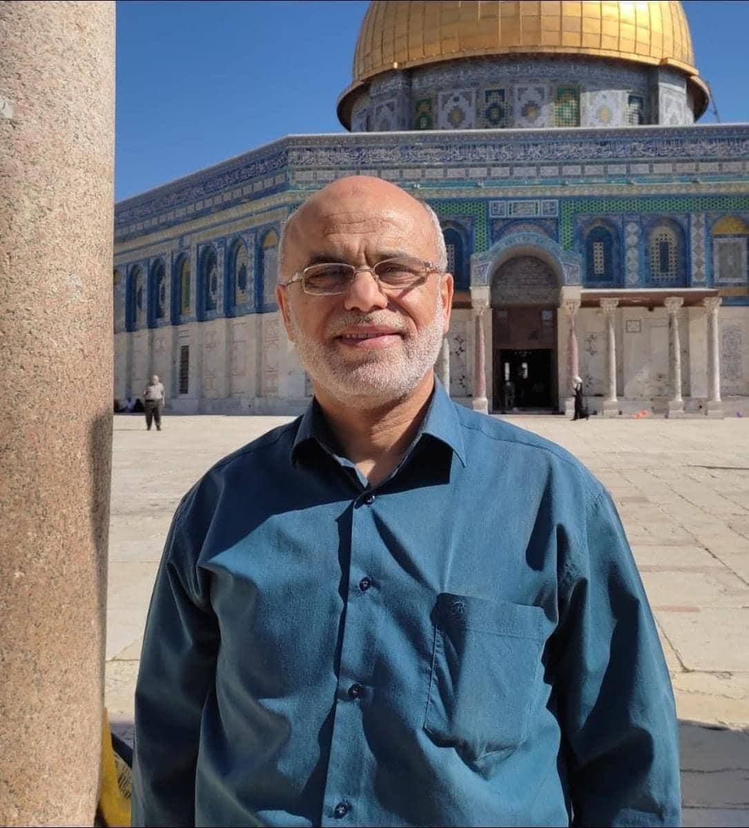 Early this morning, Israeli occupation forces abducted Dr. Mustafa Al-Shennar, a sociology professor at An-Najah National University, after raiding his home in the Al-Ma'ajin neighborhood in the city of Nablus, in the occupied West Bank.