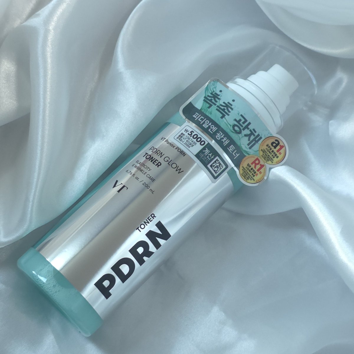 mi_myuuu's tweet photo. #RT이벤트 #제품제공

RT 해주신 20분께 > 다이소 VT PDRN 토너 + 안개분사공병 < 보내드립니다 ✨️

자고로 토너는 안개분사 공병 윗부분으로 교체해서 쓰면 완전 맛도리 조합인 것. 아시지요!! 메컵 전�� 촥촥. 뿌리면 보습 쫙. 물광반딱.해지고 넘 쥬음 ...저의 애착 촉촉이 토너 같이 써요 ..💦 https://t.co/oHKRhYTBWL