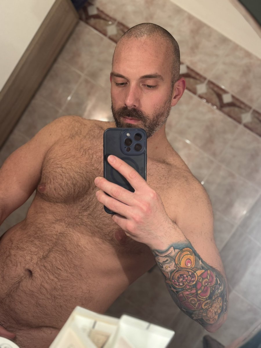 Creative90 tweet media