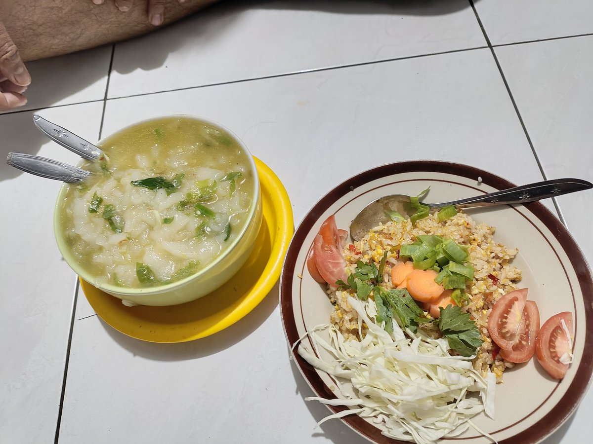 hasil dimasakin suami semalem
penting gak sawi mentah wae sih 🤣