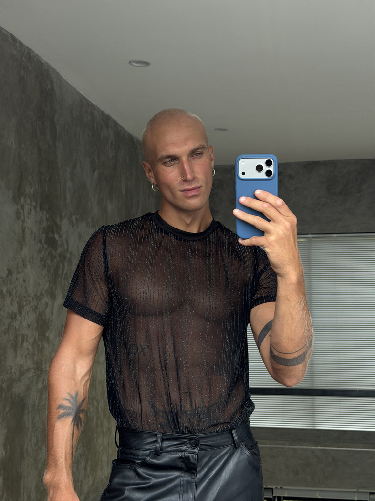 xlerichar's tweet photo. should i take it off? https://t.co/Q9eeecqHOi