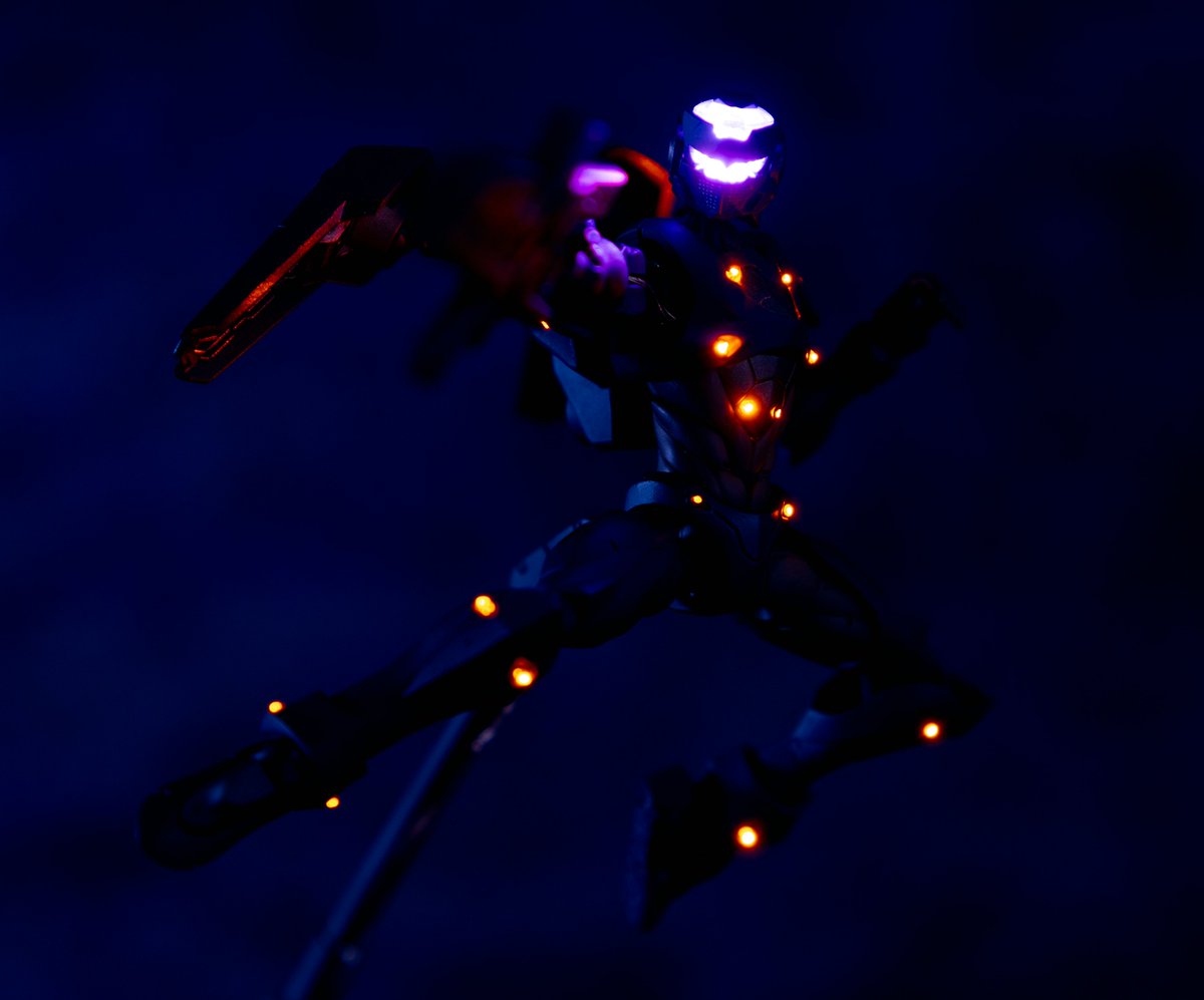 今回もにんさん(<a href="/nin00o00nin/">-nin-@光あれ</a>)に電飾作例をお願いしました。いつも通り何故か全身が発行しています。頭部はいつも通りプログラミング搭載でフルカラー発光してます。その様子は是非現地で！