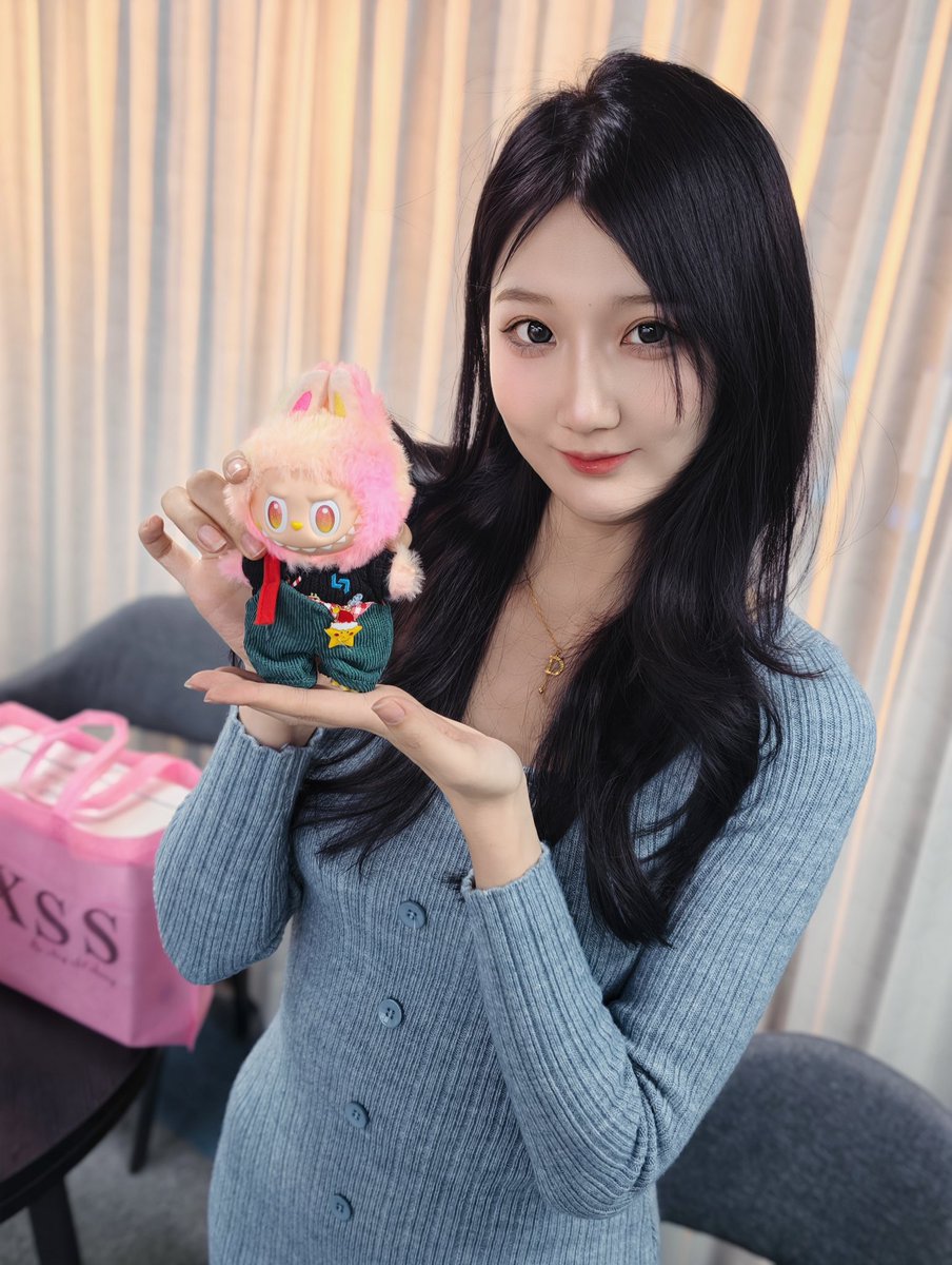 Chloe在链上开火箭 tweet media