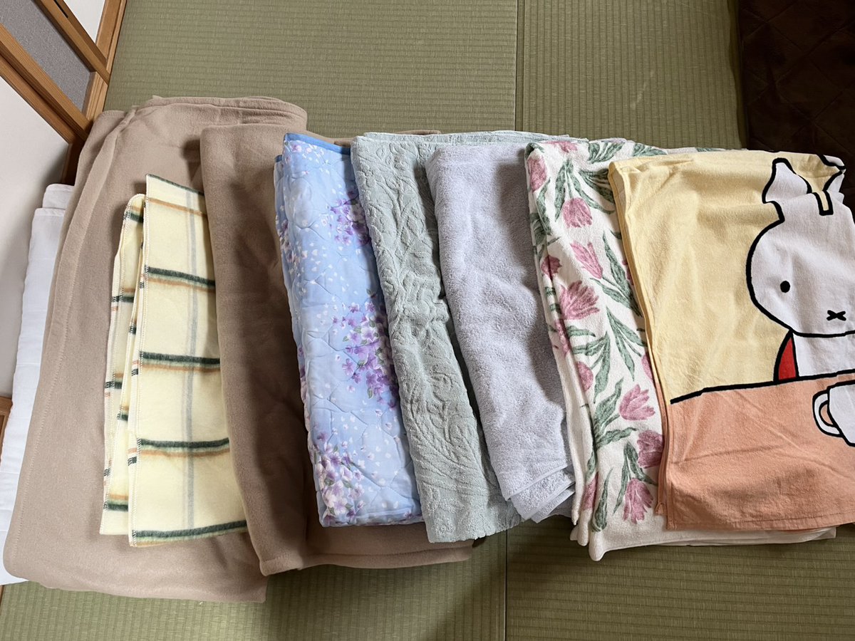 npohopstep's tweet photo. 出雲路めぐみ様より、毛布やタオルケットのご寄付をいただきました。いつも温かいご支援をどうもありがとうございます！
#親に頼れない #自立援助ホーム #食料支援 #寄付 #若年女性支援シェルター https://t.co/RvMWG4jDed