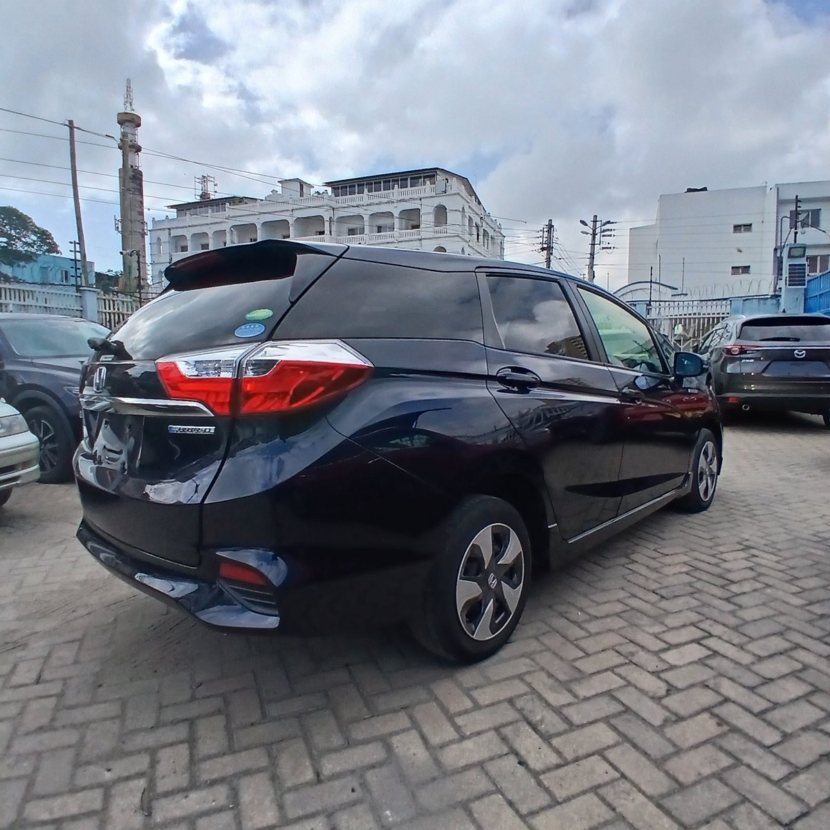 KAutozone's tweet photo. *Honda Shuttle Hybrid*
Year: 2018
Engine: 1500cc (Hybrid)  
Fuel: Petrol
Drive: 4WD  
Colour: Navy Blue 
Mileage: 138000 Km
Registration: New  

*Features:*
- Honda Sensing safety suite  
- Keyless Entry and Start  
- Multi-angle rearview camera  
- Touchscreen Kenwood infotainment system  
- Bluetooth connectivity  
- Adaptive cruise control  
- Collision mitigation braking system  
- Lane-keeping assist system 
- Traction control 
- Power windows and doors  
- Air conditioning  
- LED headlights and taillights  
- LED daytime running lights
- LED fog lights
- Automatic climate control
- Leather Upholstery Seats
- Heated front seats 
- Factory Honda Alloy wheels
- Spacious trunk with foldable rear seats  
- Eco Assist System for fuel efficiency  
- Multifunction steering wheel
- Paddle shifters
- Rearview Camera 
- Stereo Sound System