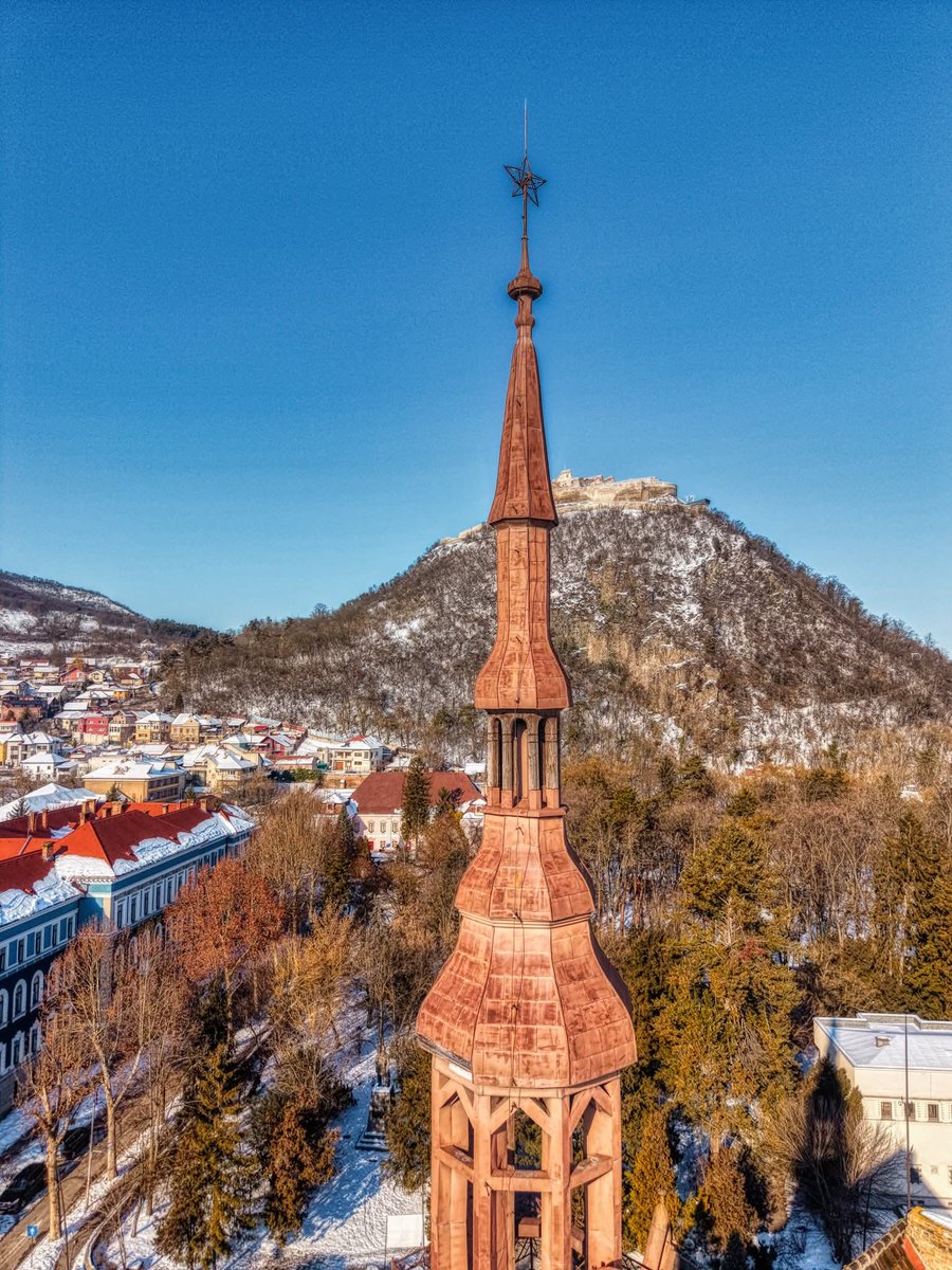 Travel_2Romania's tweet photo. 🏰🎄Orașul și Cetatea Deva....🥰❄️
...
GO Hunedoara vă invită să descoperiți locuri frumoase și obiective turistice renumite din județul Hunedoara.
Foto credit Radut Eddie
#unDEVA #unDEVAfrumos #orasulcetatii #gohunedoara #deva #visitdeva #devafrumoasa #locurifrumoase https://t.co/VchJ80VFgF