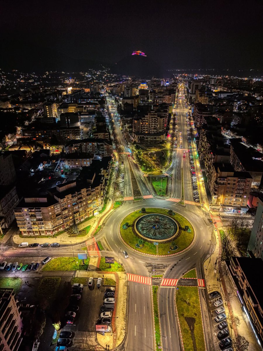 Travel_2Romania's tweet photo. 🏰🎄Orașul și Cetatea Deva....🥰❄️
...
GO Hunedoara vă invită să descoperiți locuri frumoase și obiective turistice renumite din județul Hunedoara.
Foto credit Radut Eddie
#unDEVA #unDEVAfrumos #orasulcetatii #gohunedoara #deva #visitdeva #devafrumoasa #locurifrumoase https://t.co/VchJ80VFgF