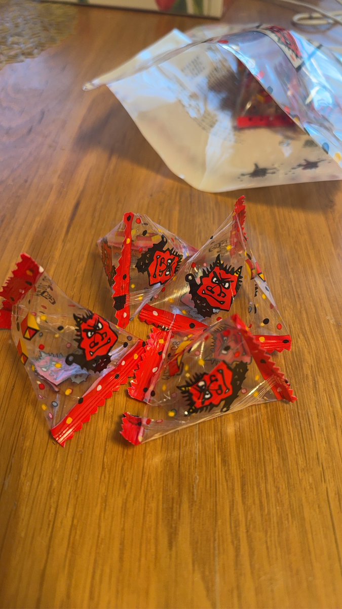 生徒さんのレッスン後に休憩、、、👹💕