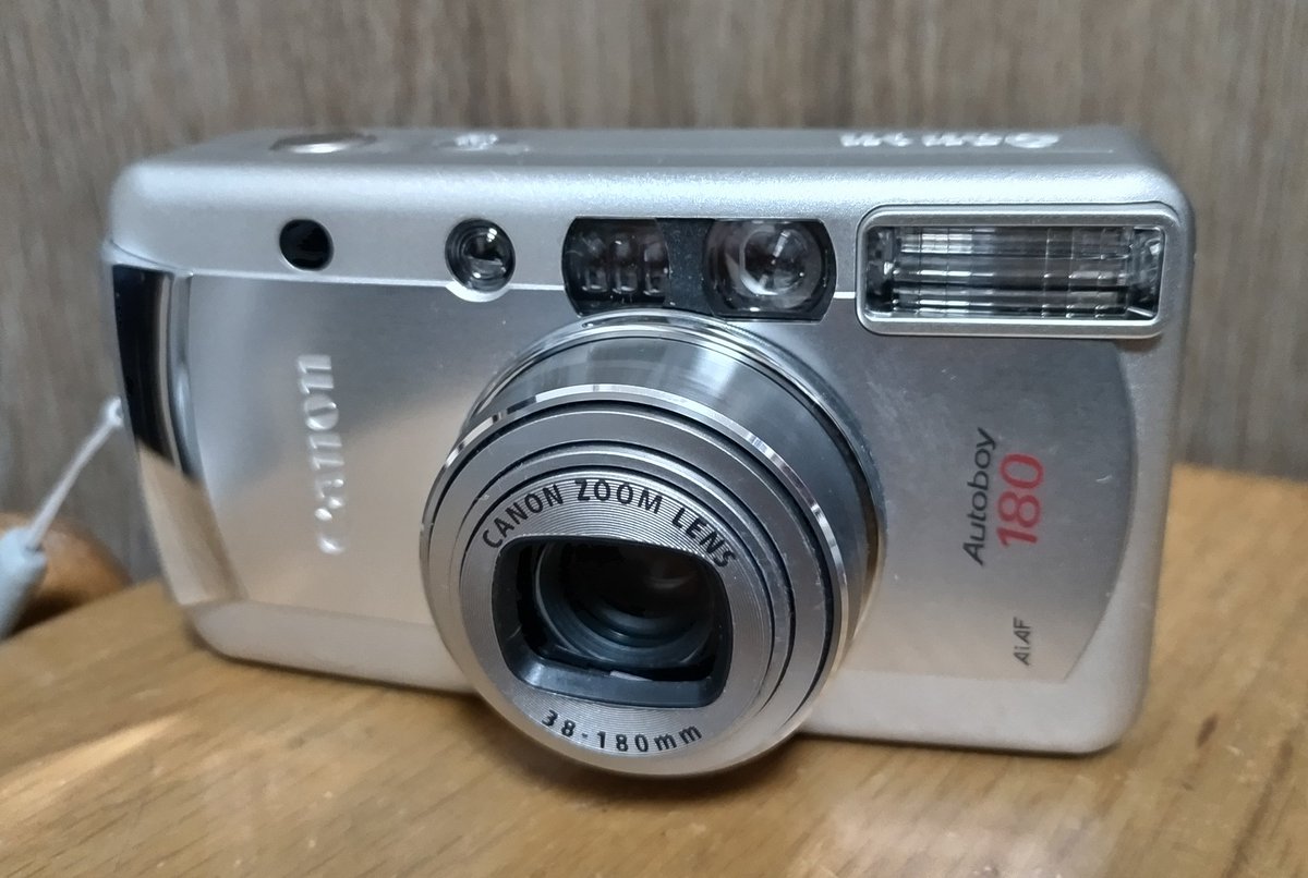 Canon Autoboy 180 2004年(平成16年）発売 2003年にEOS kiss Digitalが