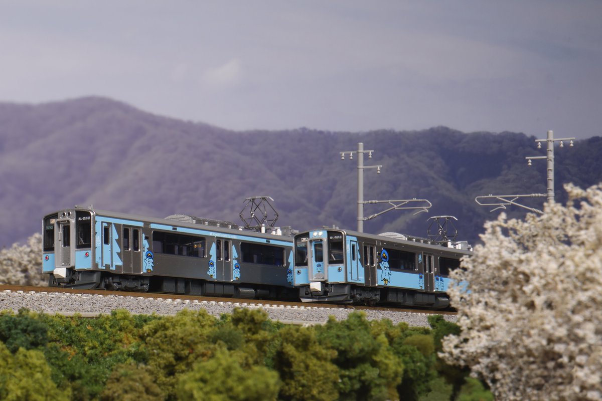 青空 鮮やかな水色の仲間たち】 青い森鉄道は701系も好評発売中です。昨年