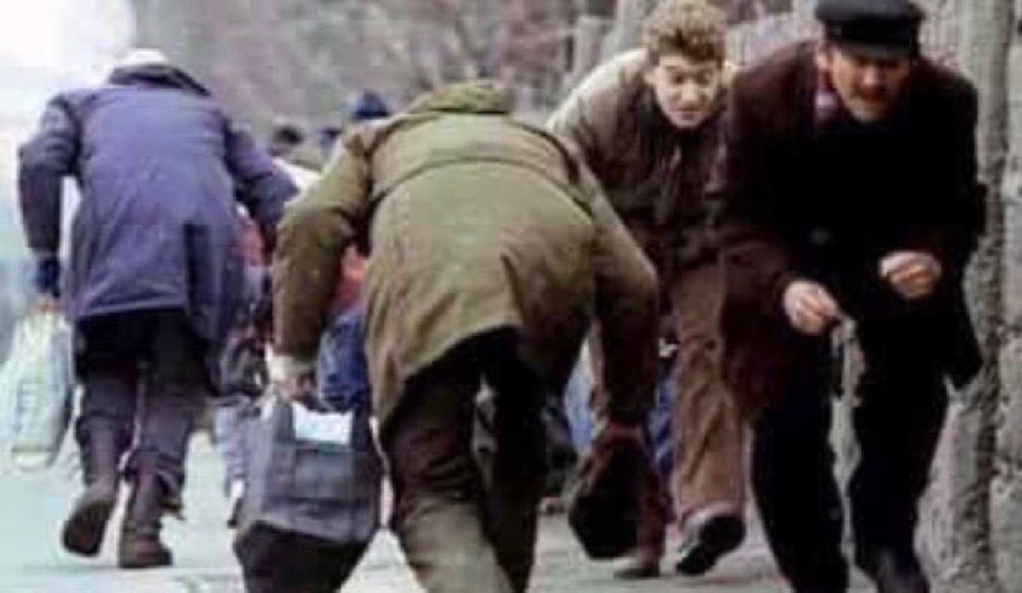 Dimax256's tweet image. I'm still waiting for our pastor to say 🥵do something crazy for the lord that day I will carry the offering basket and run away* 🥹😂😈🙈 

 Yesterday I just went outside and disconnected the generator* 😈🥵🙈🫣🥵