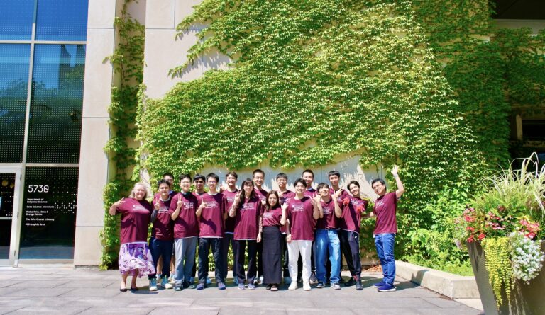 info_uecia's tweet photo. 【関連プログラム】シカゴ大学コンピュータサイエンス学部サマープログラム 2026年度派遣学生の募集
対象：本学学生(学域、博士前期)、語学力他の条件あり
説明会：2/10(火)16:30-18:00, 東2号館B117, Zoomあり
研究活動期間：7/6-8/28
学内書類提出期限：2/20(金)
募集要項：https://t.co/IVR8uxWiAA https://t.co/3dNWAPl9b8