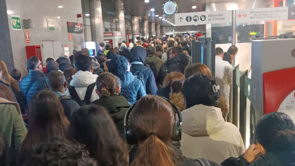 La Comunidad de Madrid exige más autobuses lanzadera entre Parla y Getafe por las obras en Cercanías zigzagdigital.com/art/30859/la-c…