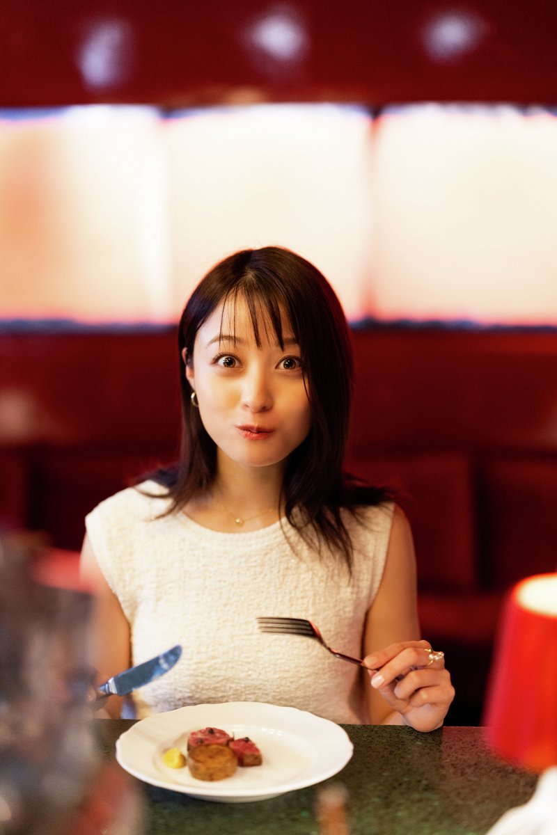 tokyo_calendar's tweet image. ˗ˏˋ📣 #橋本環奈 さん
虎ノ門の最旬スポットへ🍽️ Vol.1 ˎˊ˗

東カレの表紙を飾るのは2回目となる、橋本さん✨

今回は、虎ノ門にある最旬の食スポット『SMUK』にご案内しました🤲

気になる詳細は、2月20日発売の誌面をチェック！👀

📚…°˖✧
#東カレ #4月号 のテーマは“「ワイン」がある夜。”

●